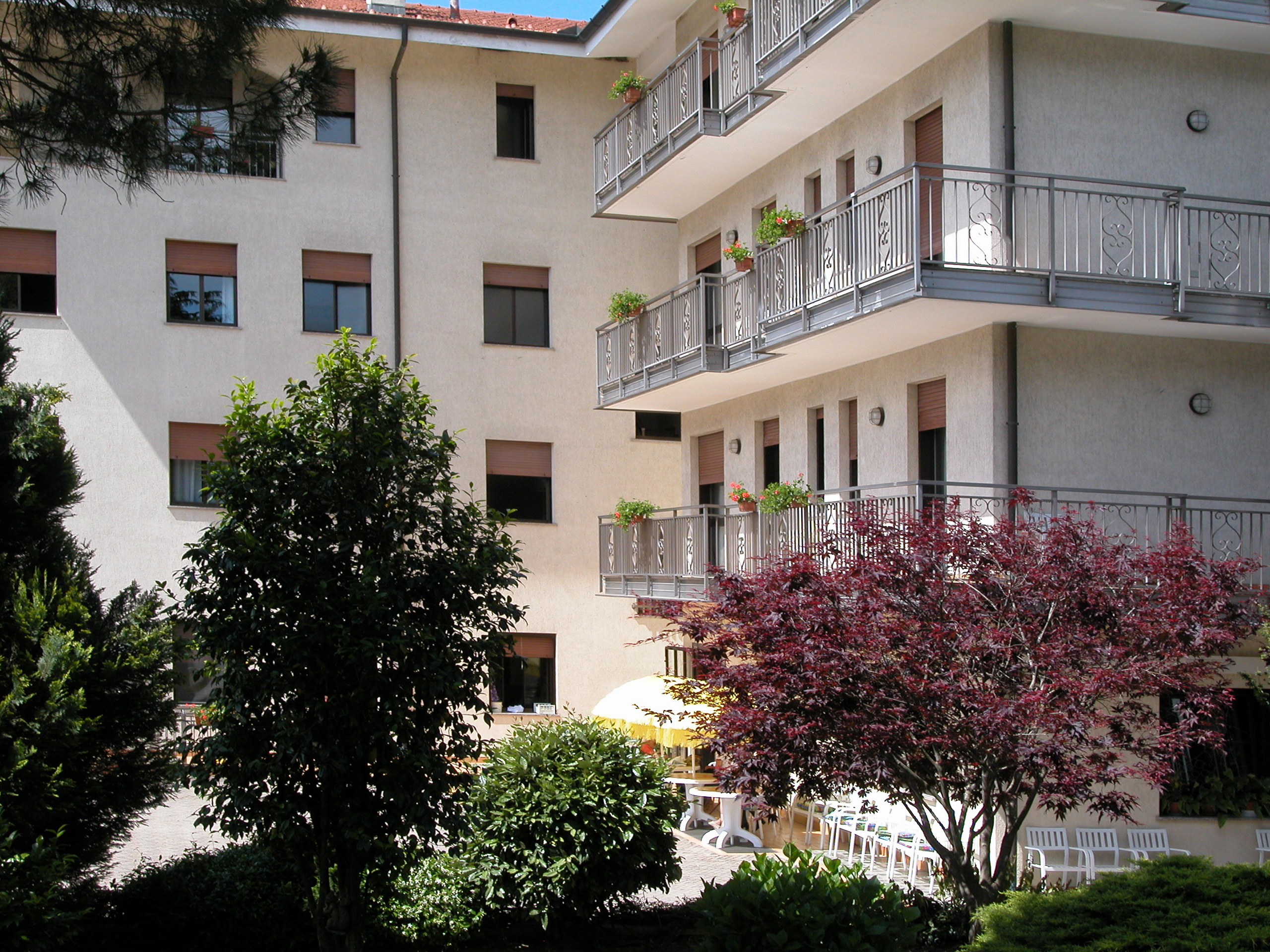 villa San Benedetto Paruzzaro / casa di riposo vista esterna